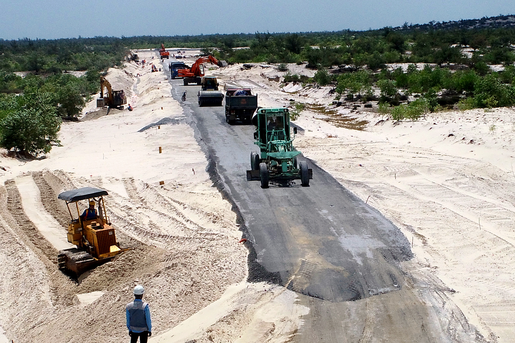 Quảng Bình: Nhà thầu Phước Sỹ huy động mọi nguồn lực đẩy nhanh tiến độ các hạng mục dự án điện gió