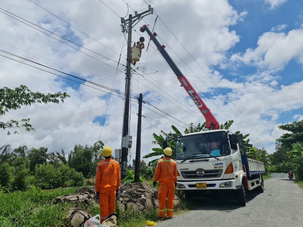 Miền Nam: Tiêu thụ điện tiếp tục giảm mạnh, thừa nguồn cung cục bộ